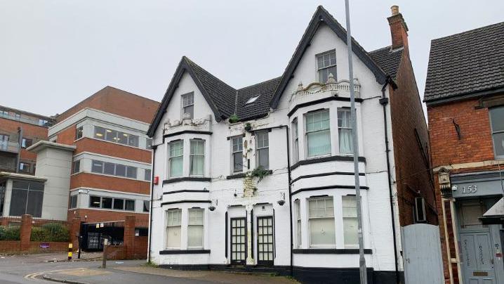 Front view of Regent Hotel on Victoria Road