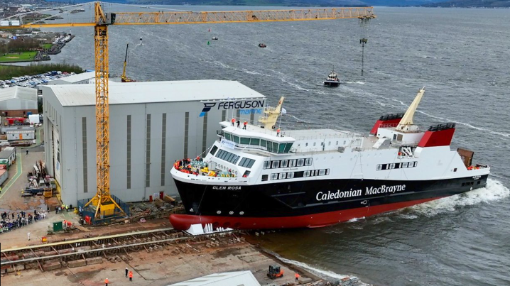 An MV Glen Rosa ga cur air bhog aig Gàrradh MhicFhearghais