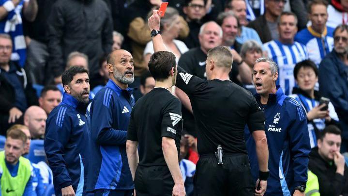 Nuno Espirito Santo being sent off against Brighton