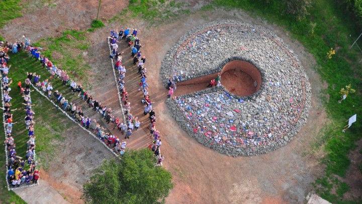 The Auld Acquaintance Cairn