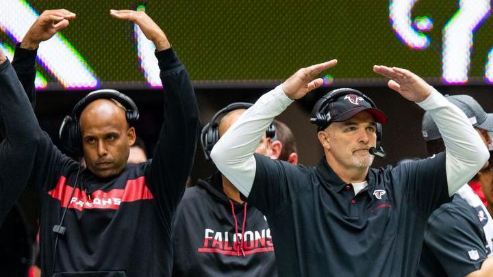 Aden Durde and Dan Quinn make signals on the Atlanta Falcons sideline 