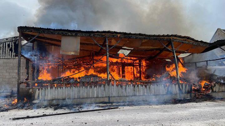 Barn fire at Upper Hurst Farm 