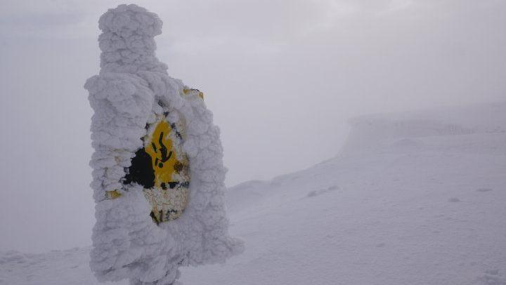 Warning sign on Aonach Mor