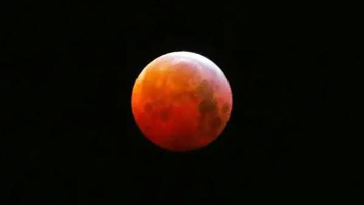 Blood Moon in Malton, UK.