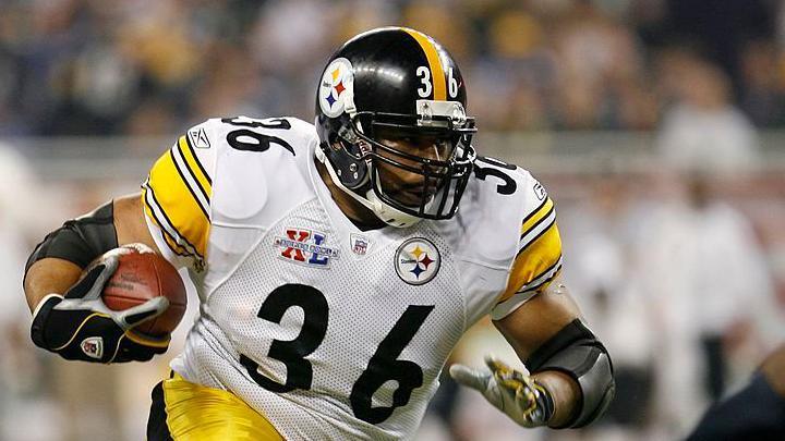 Jerome Bettis carries the ball in Super Bowl 40