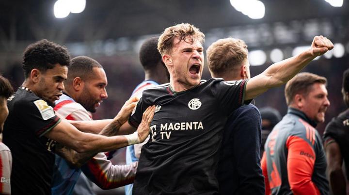Bayern Munich players celebrating after a late winner against Freiburg