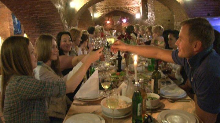 Russian tourists toast in Georgia