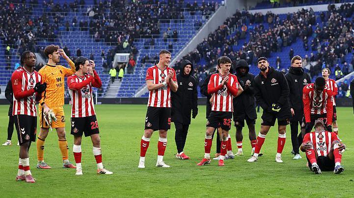 Sunderland players applauding fans at the Hill Dickinson Stadium