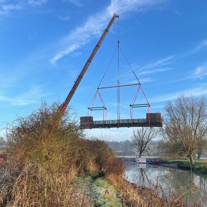 Fen Bridge being removed 