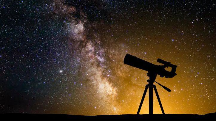 Telescope on the background of the starry sky.