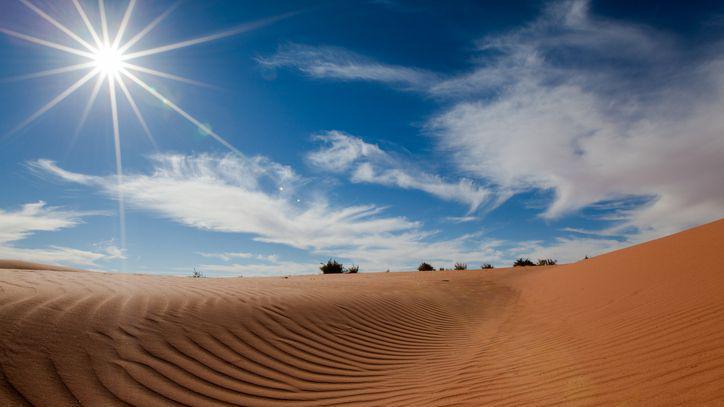 Sun in the Saudi desert