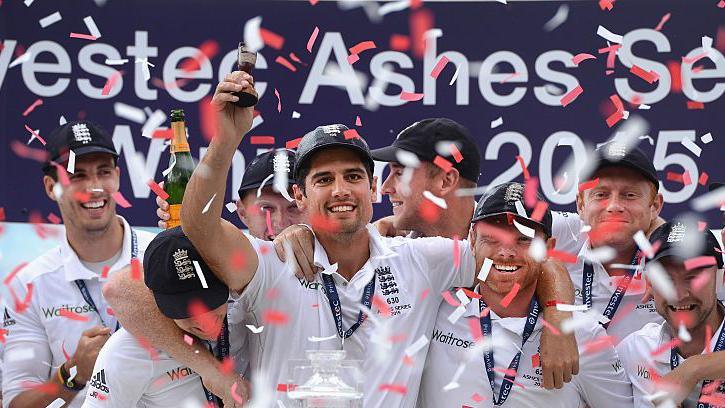 England lifting the Ashes in 2015