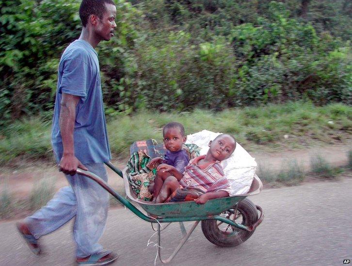 Liberian civilians flee the ongoing fighting between Liberians United for Reconciliation and Democracy (LURD) rebels and government troops in Gbarnga, Liberia, 24 March 2003