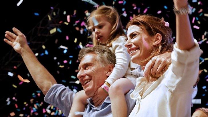 Mauricio Macri celebrates victory with wife and daughter - 22 November