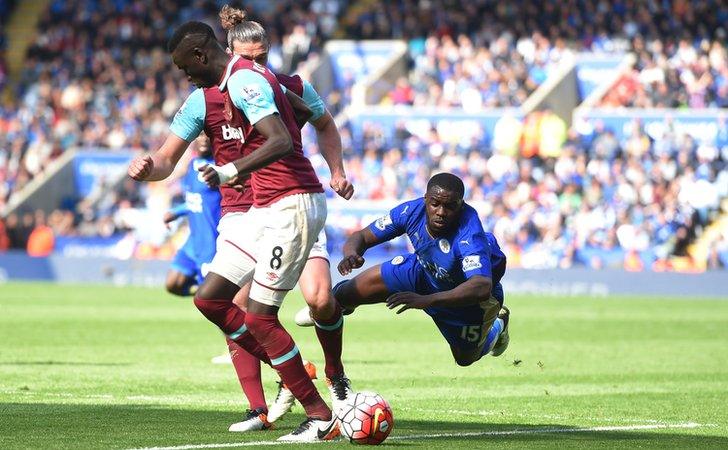 Andy Caroll fouls Jeffrey Schlupp