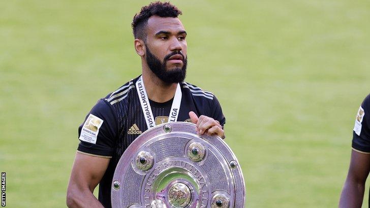 Cameroon and Bayern Munich striker Eric Maxim Choupo-Moting with the German Bundesliga trophy