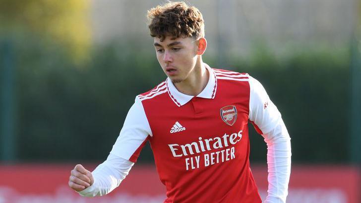 Mathaeus Roberts in action for Arsenal's under-18s side