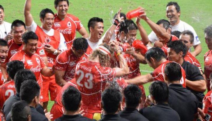 Cummins celebrates a victory with his Coca Cola Red Sparks team-mates