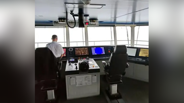 Drochaid an MV Loch Seaforth