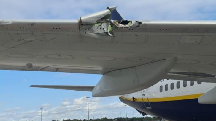 Damage to the wing of the Ryanair plane