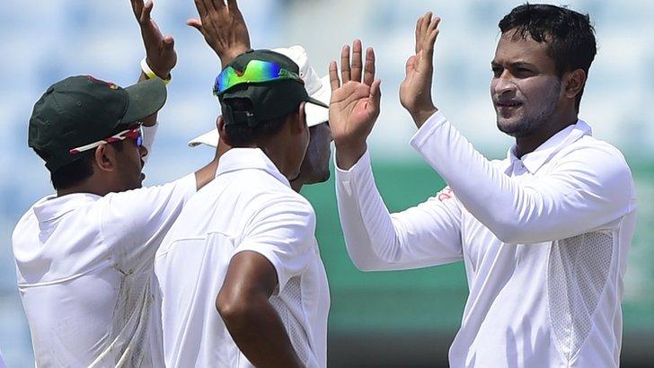 Bangladesh players celebrate a South Africa wicket