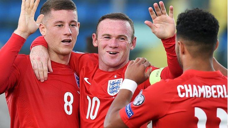 Wayne Rooney with England team-mates Ross Barkley and Alex Oxlade-Chamberlain