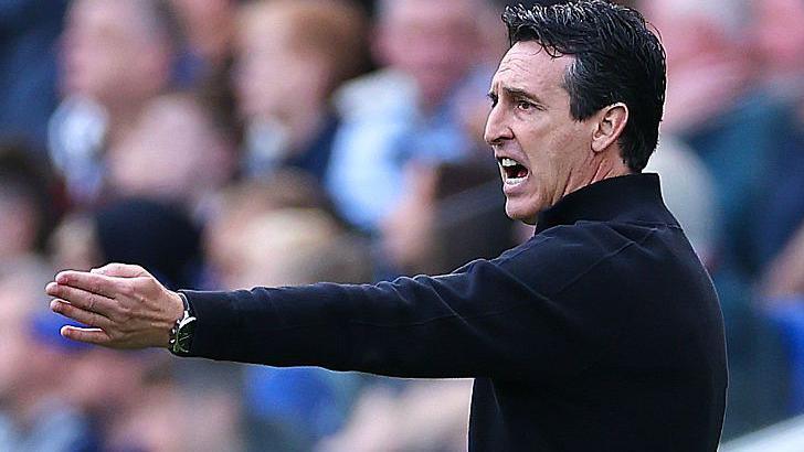 Aston Villa head Unai Emery points and shouts during nan 0-0 tie astatine Everrton