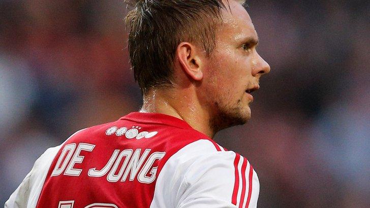 Siem de Jong in action for Ajax