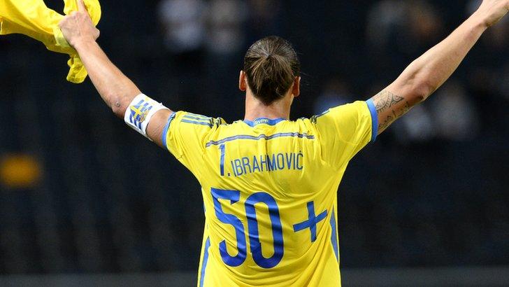 Sweden striker Zlatan Ibrahimovic (centre)