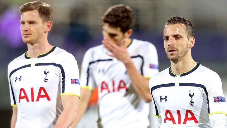 Roberto Soldado, Federico Fazio and Jan Vertonghen of Tottenham