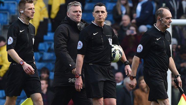 Neil Swarbrick, ref of the Man City-West Brom game