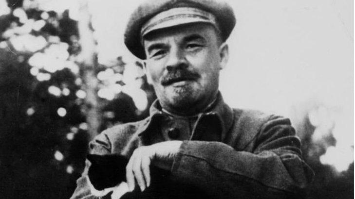 Lenin with a cat