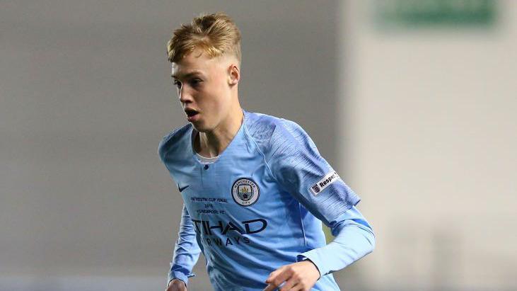 Cole Palmer playing for Manchester City in 2019