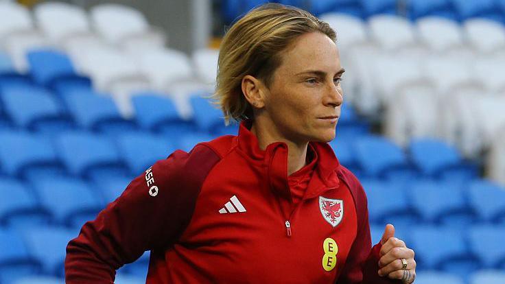Jess Fishlock in Wales training 