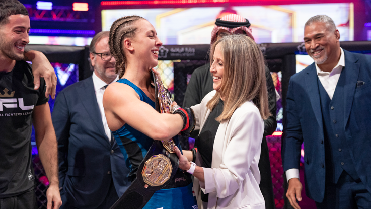 Dakota Ditcheva celebrates with her mother Lisa Howarth 