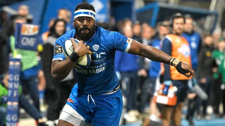 Josaia Raisuqe carries the ball for Castres
