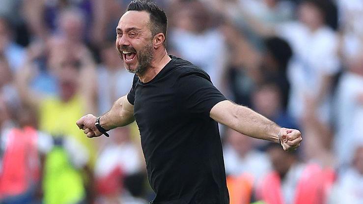 Tottenham boss Roberto de Zerbi celebrates 