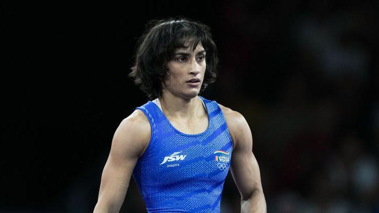 PARIS, FRANCE - AUGUST 06: Yui Susaki (not seen) of Team Japan and Vinesh Phogat of Team India compete during the Women's Freestyle 68kg Repechage match on day eleven of the Olympic Games Paris 2024 at Champs-de-Mars Arena on August 06, 2024 in Paris, France. (Photo by Aytac Unal/Anadolu via Getty Images)