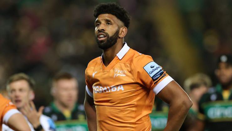 Hyron Andrews in action for Sale Sharks