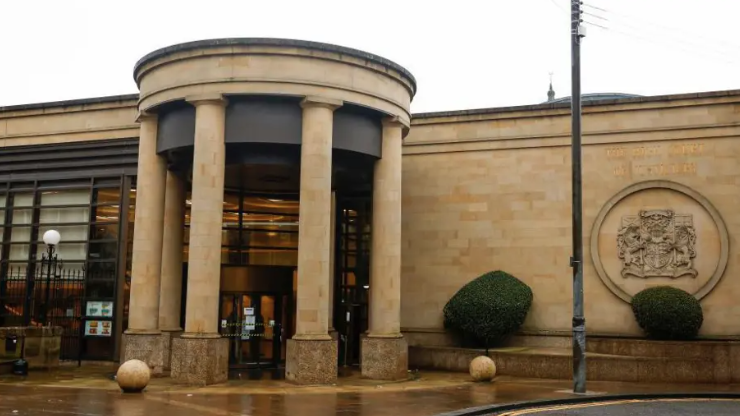 Glasgow high court building which features a number of columns 