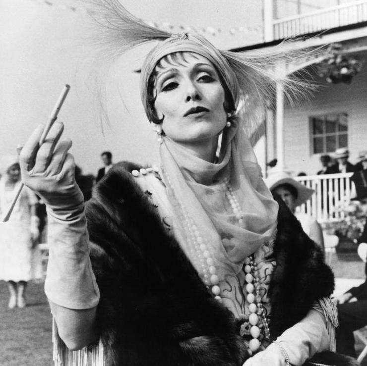 Siân Phillips yn Goodbye Mr Chips yn 1969