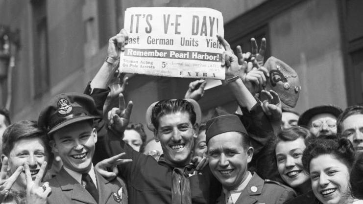 crowds-celebrating-VE-day.