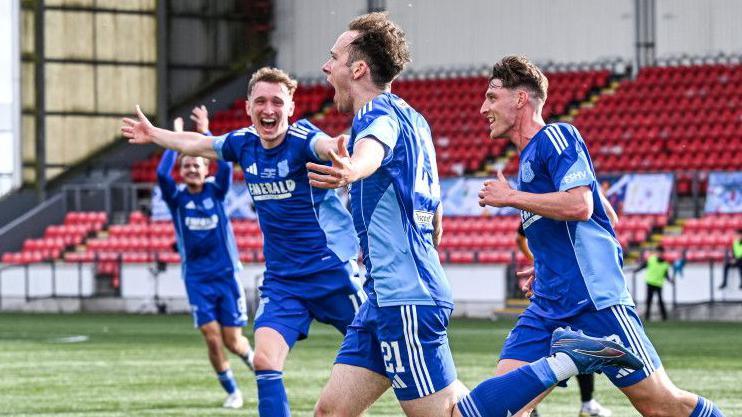 Auchinleck Talbot's Cammy Crooks scores
