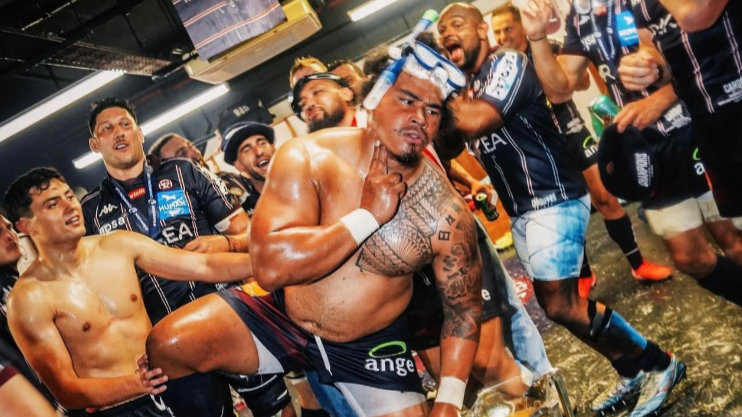 Bordeaux celebrate victory in the dressing room