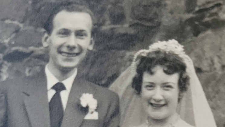 Dorothy and Dennis Vesty's wedding photo