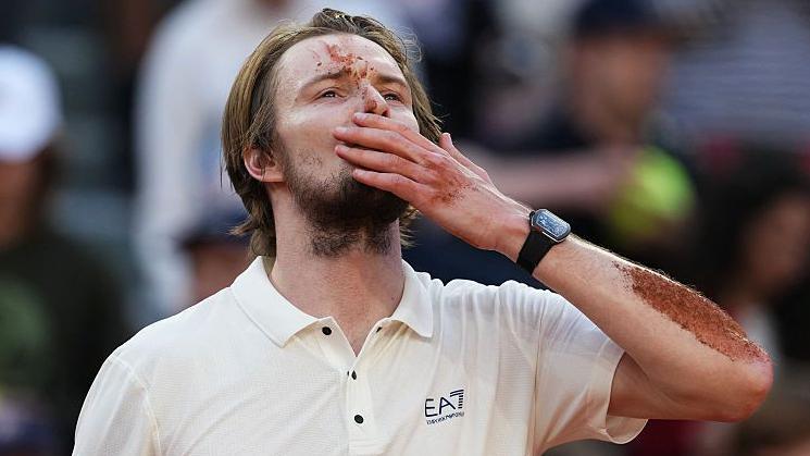 Alexander Bublik celebrates after winning his French Open fourth-round match against Jack Draper