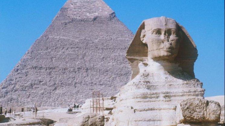 Picture of pyramid and sphinx