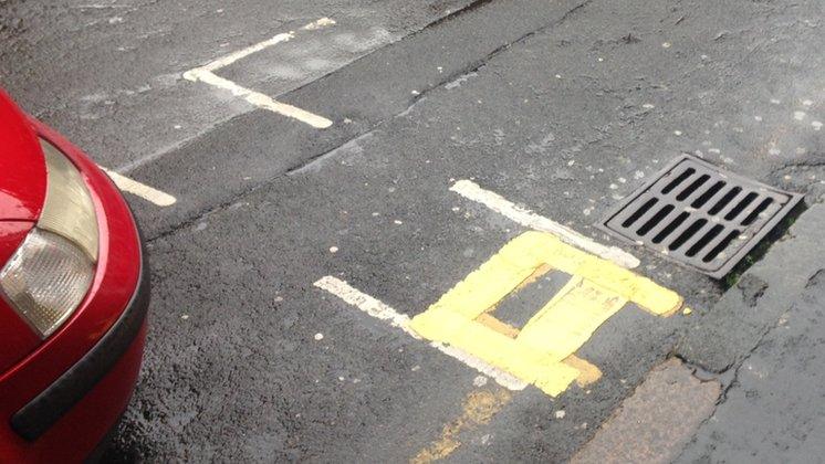 Small double yellow lines