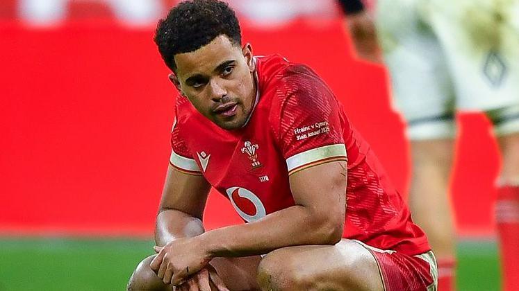 Ben Thomas is dejected as Wales lose in Paris