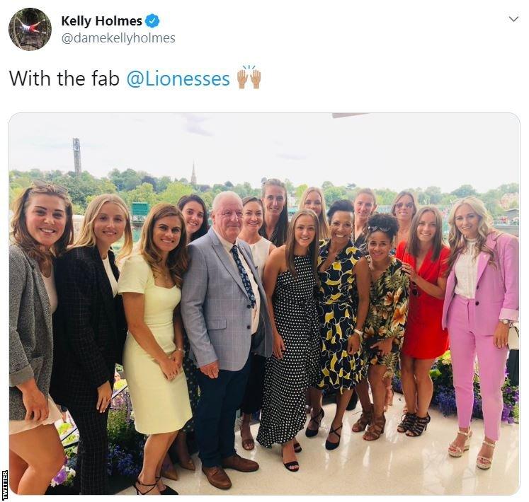 Kelly Holmes tweet showing a photo of her with the Lionesses, with the caption "with the fab Lionesses"